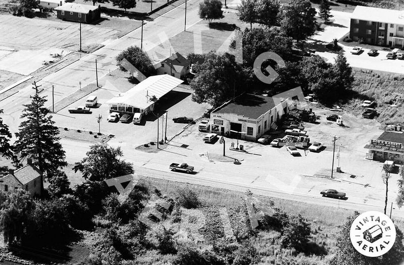 Frosty Freeze Drive-In (Boomers Burgers) - 1974 1314 W Chicago Tecumseh (newer photo)